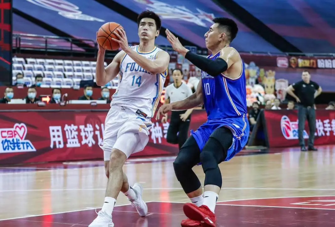 黄毅超甚至, 男篮队内唯, 队的边缘球 黄毅超甚至, 男篮队内唯, 队的边缘球