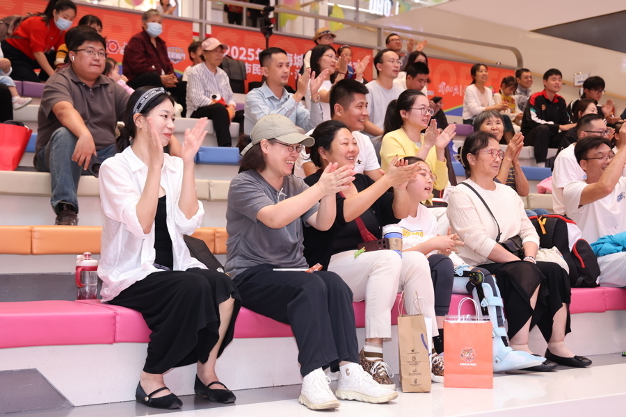 活动现场揭 活动现场揭